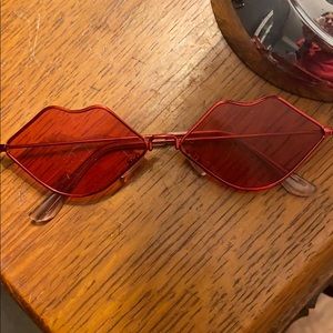 lip sunglasses
